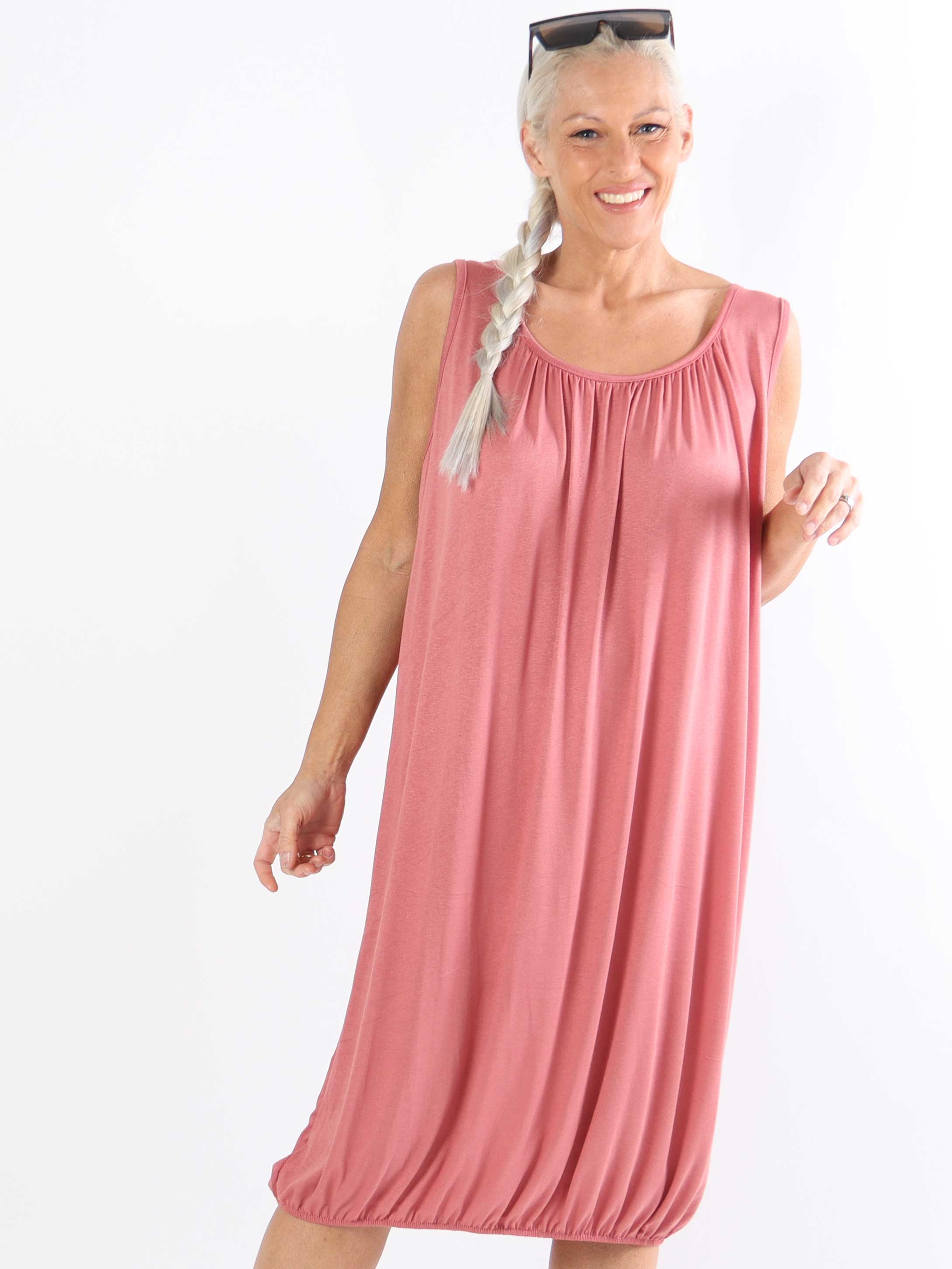 Miracle Sleeveless Dress - Plus size basis kjole i viskose med elastik forneden